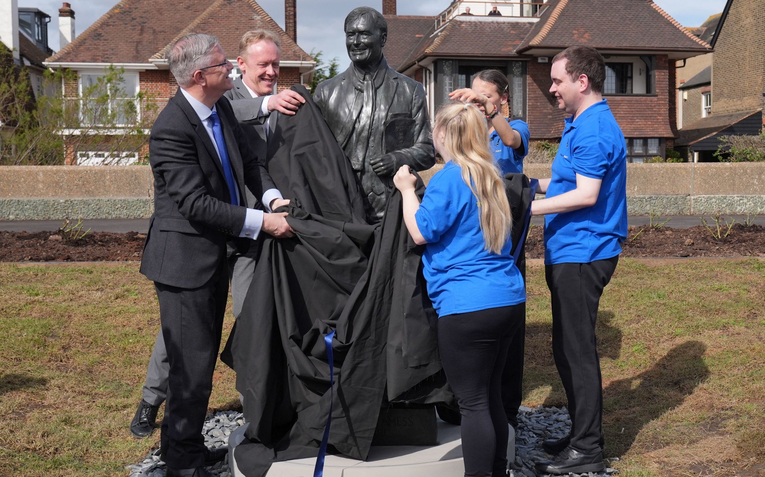 statue of sir david amess unveiled on southend seafront in memory of murdered mp