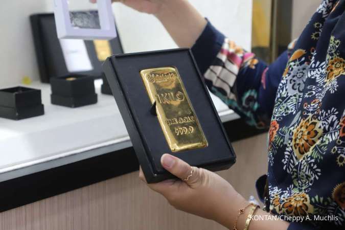 harga emas antam hari ini melonjak rp 18.000 jadi rp 1.324.000 per gram, jumat (12/4)