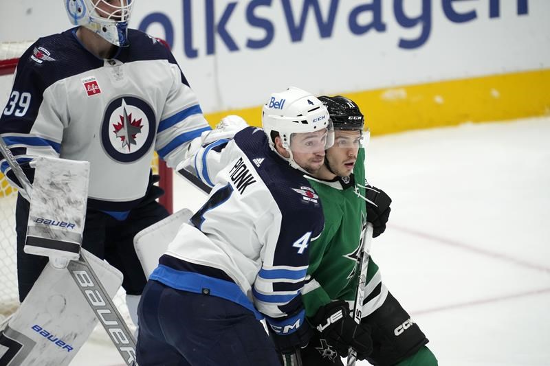 laurent brossoit gets 3rd shutout, jets' 3-0 win keeps stars from clinching central division
