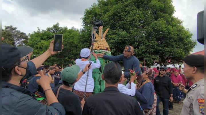 tradisi grebeg syawal yogya, ini alasan gunungan tak lagi diperebutkan tapi dibagikan