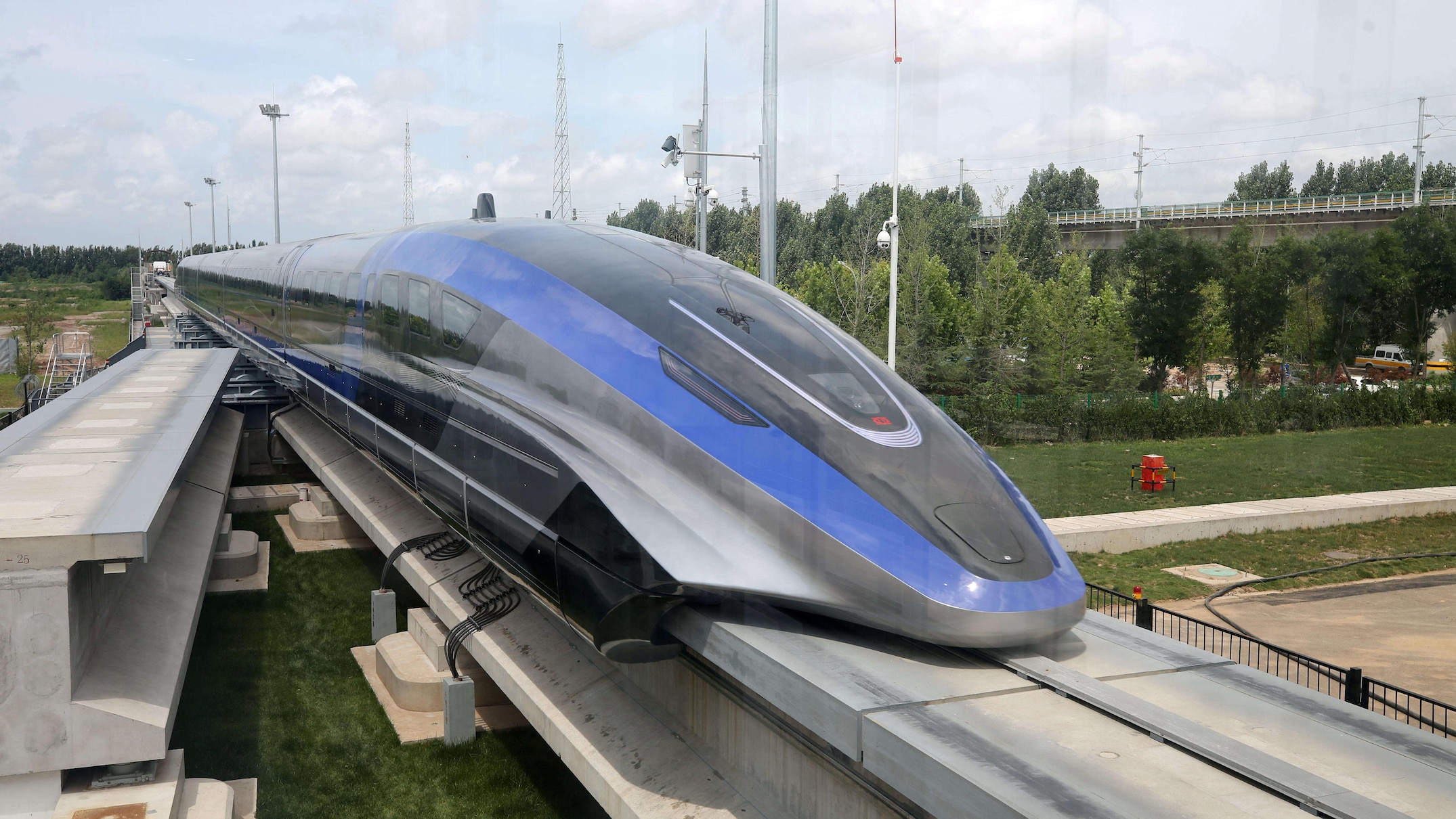 dunia hari ini: china uji coba kereta cepat terbaru, incar kecepatan 4.000km per jam