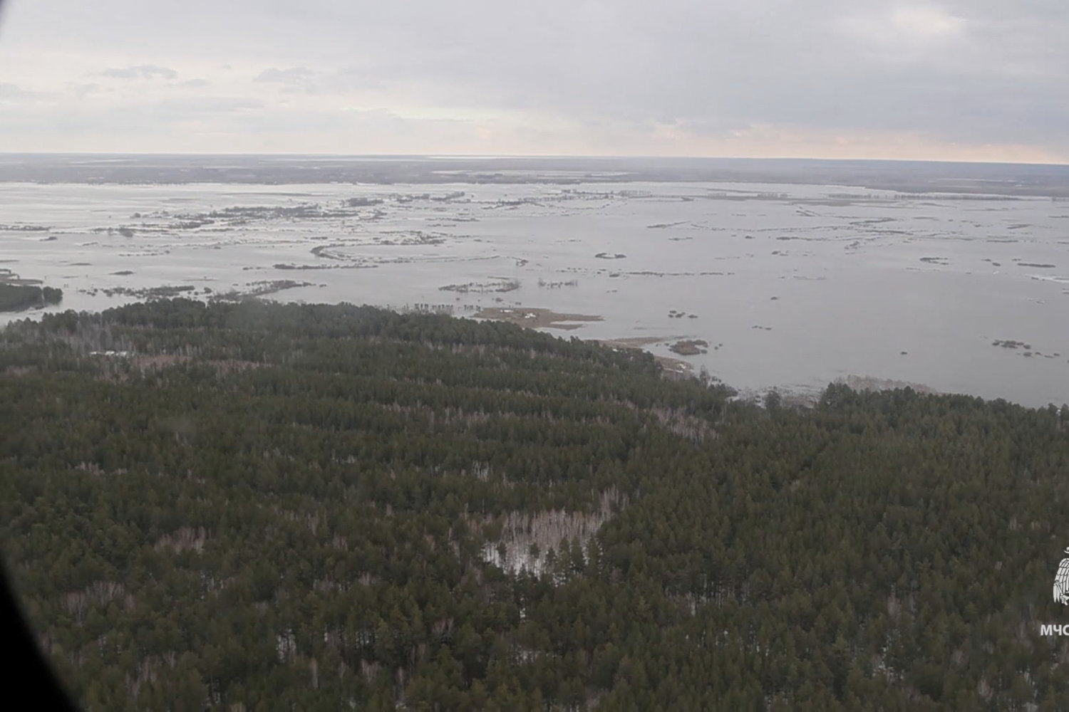 russisk landsby evakueres og storby varsles efter oversvømmelser