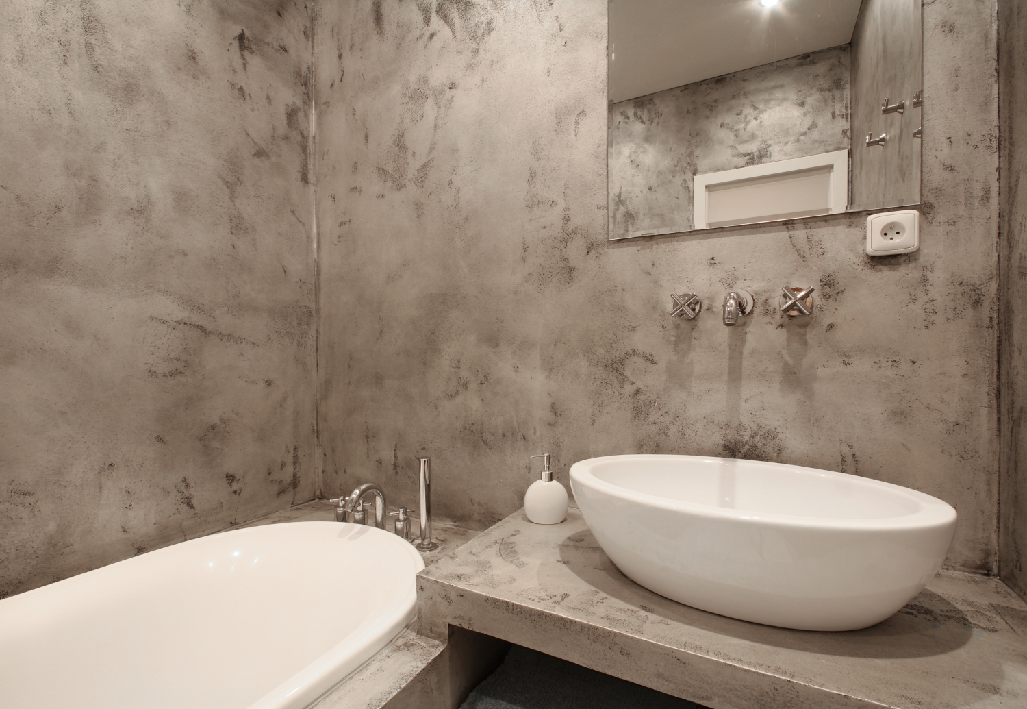 beton v koupelně: prvek, který rozhodně nepatří jen industriálnímu stylu