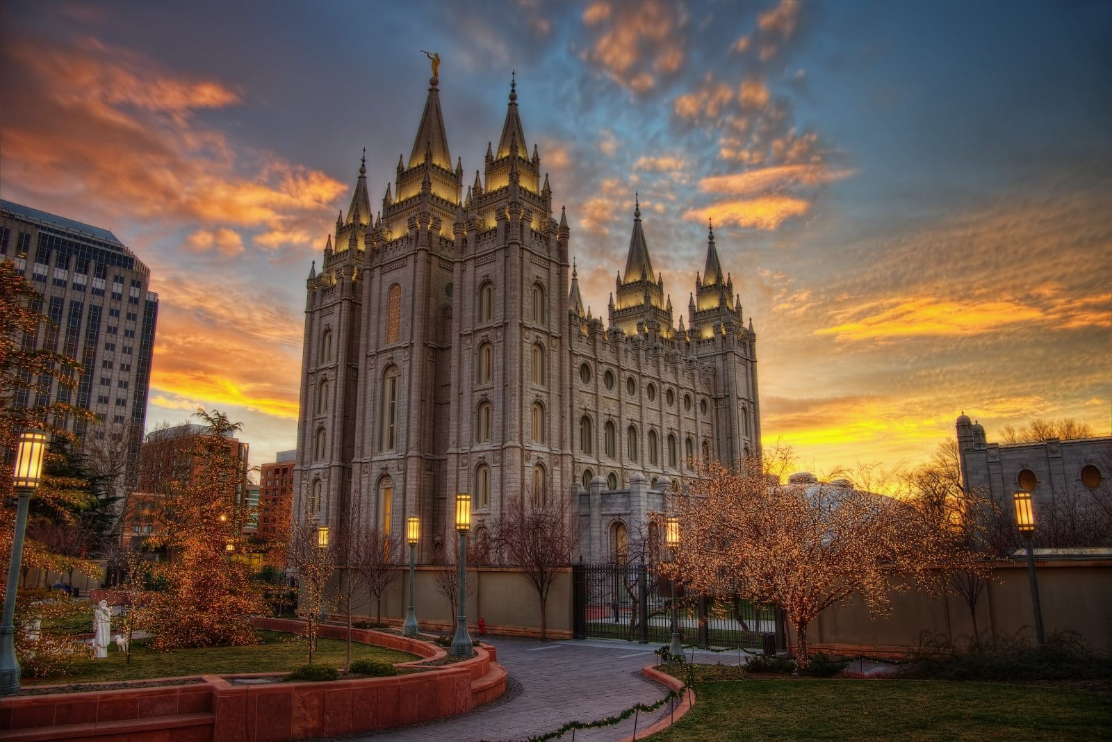 Image Credit: Shutterstock / Lukas Bischoff Photograph <p><span>Though primarily associated with the LDS Church, its significance in American religious history and its stunning Gothic and Romanesque architecture attract visitors of all Christian denominations.</span></p>