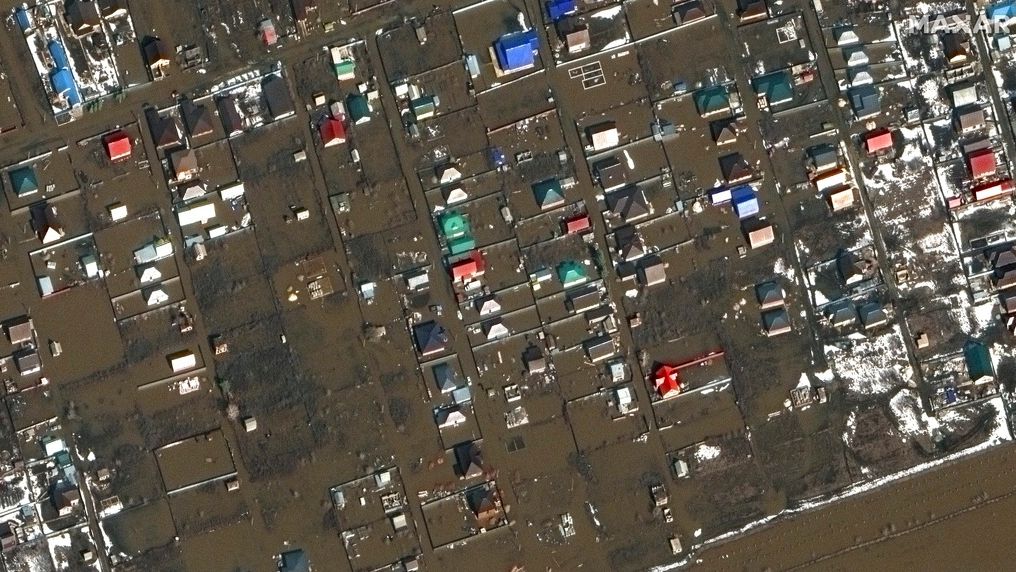 ρωσία: μαζική εκκένωση της πόλης όρενμπουργκ - η στάθμη του ουράλη έφτασε σχεδόν τα 12 μέτρα