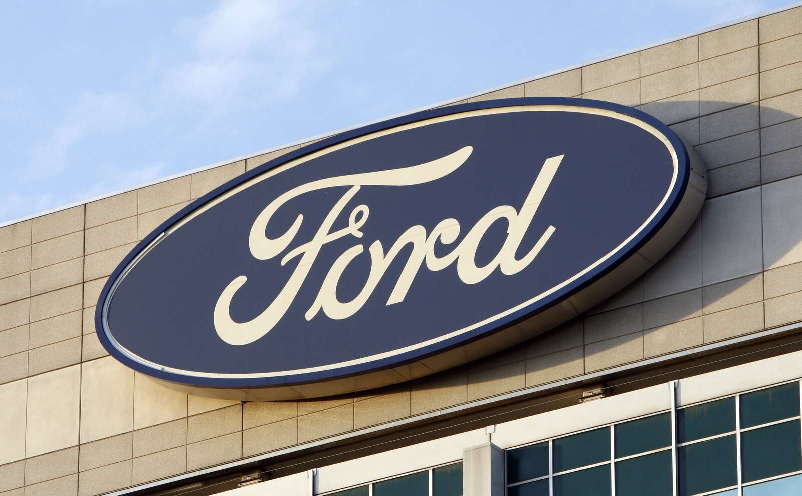 ford recalls 43,000 suvs: will uae vehicles be affected?