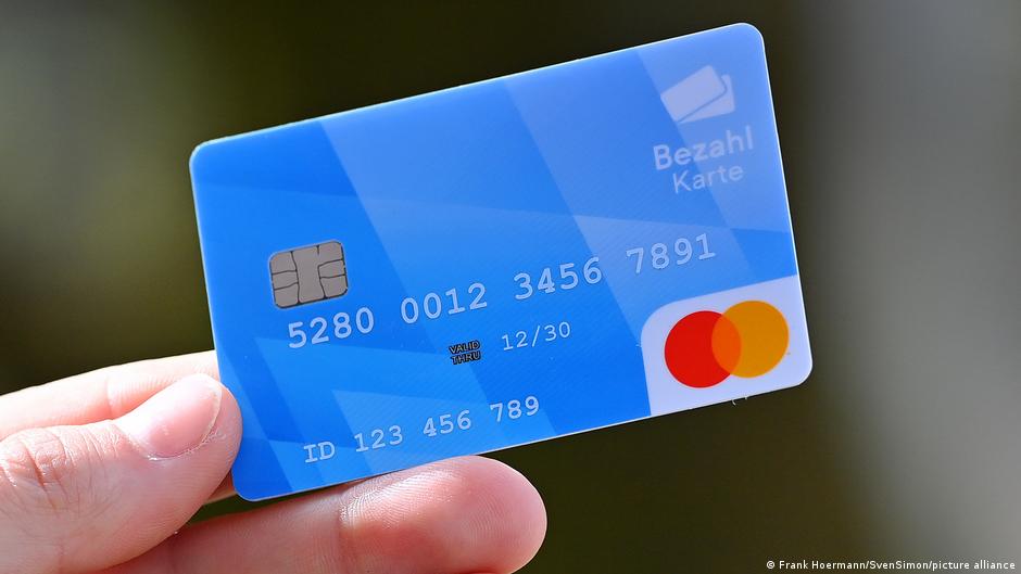 german bundestag approves payment cards for asylum seekers