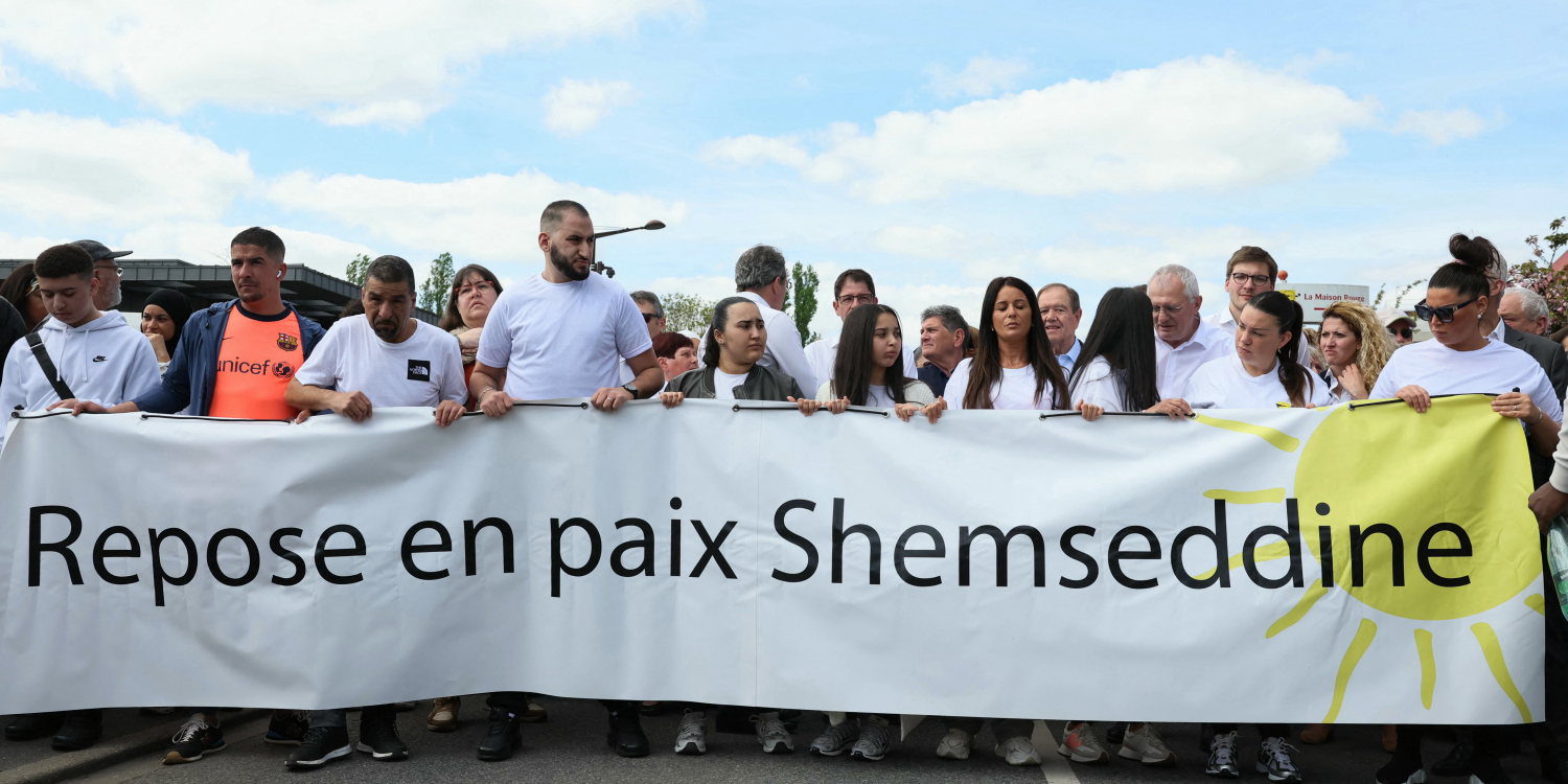 viry-châtillon : environ 200 personnes ont participé à une marche blanche en hommage à shemseddine