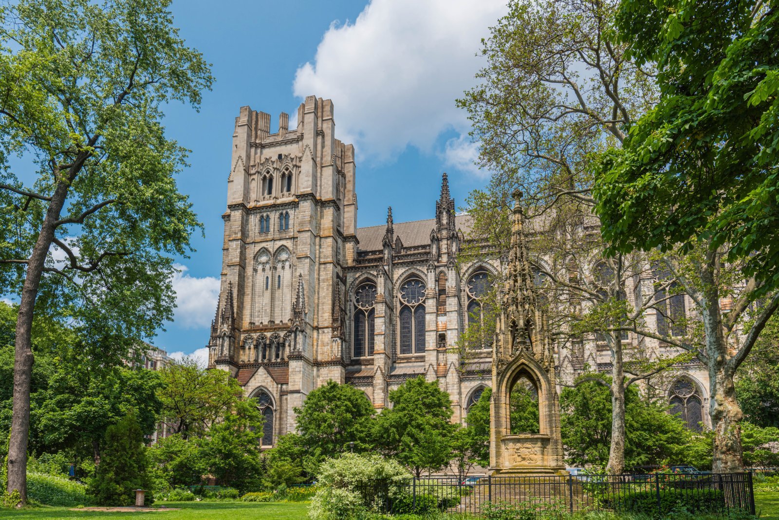 Image Credit: Shutterstock / KazT <p><span>One of the largest cathedrals in the world, this New York City landmark invites visitors to marvel at its beauty and partake in its rich tapestry of religious and cultural events.</span></p>