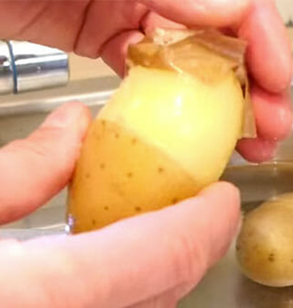 du skalar dina potatisar helt fel – här är smarta knepet som alla borde känna till