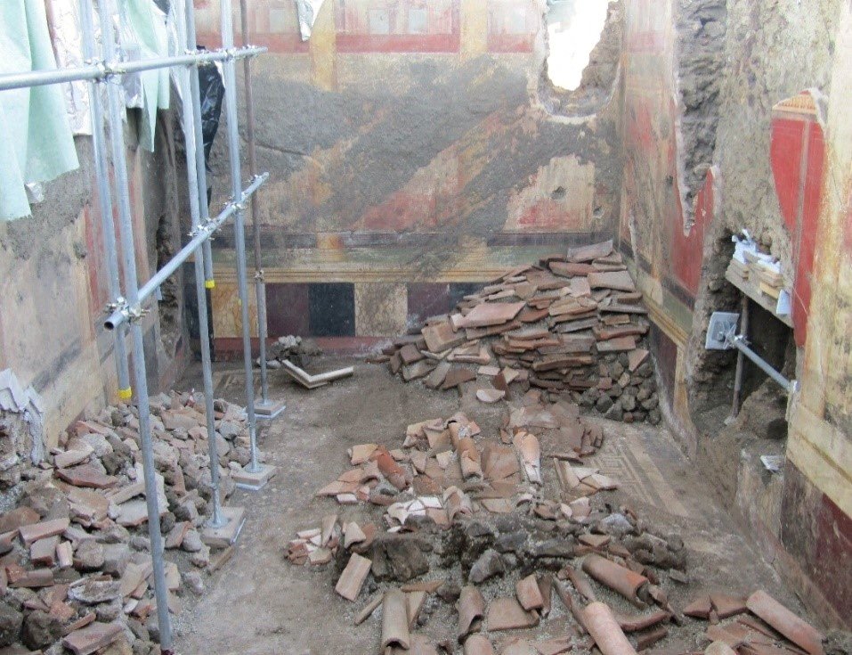 Stunning paintings uncovered after 2,000 years in lost city of Pompeii