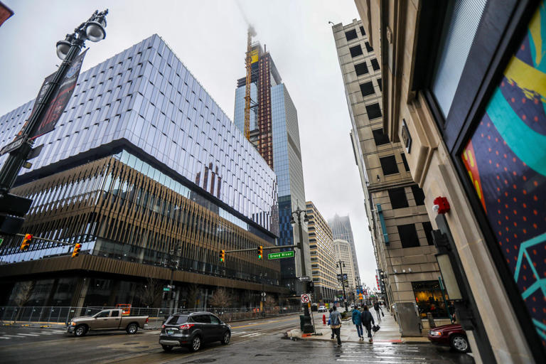 GM will relocate headquarters from RenCen to Detroit's new Hudson's ...