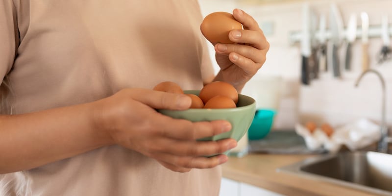 bauer kündigt an - darum verschwinden braune eier bald aus dem supermarkt