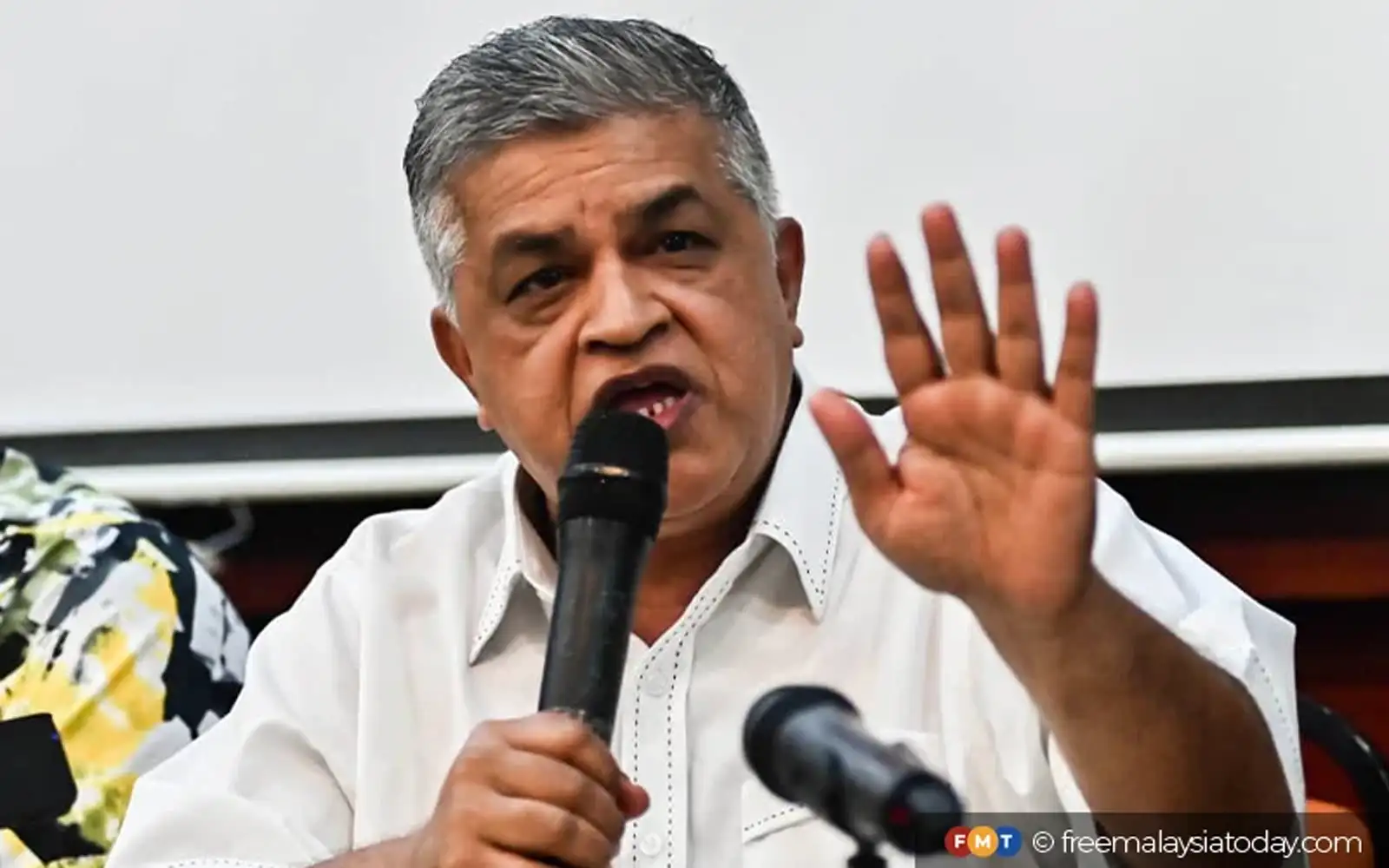 zunar removes cartoon, but slams ‘unthinking’ kelantan pas youth