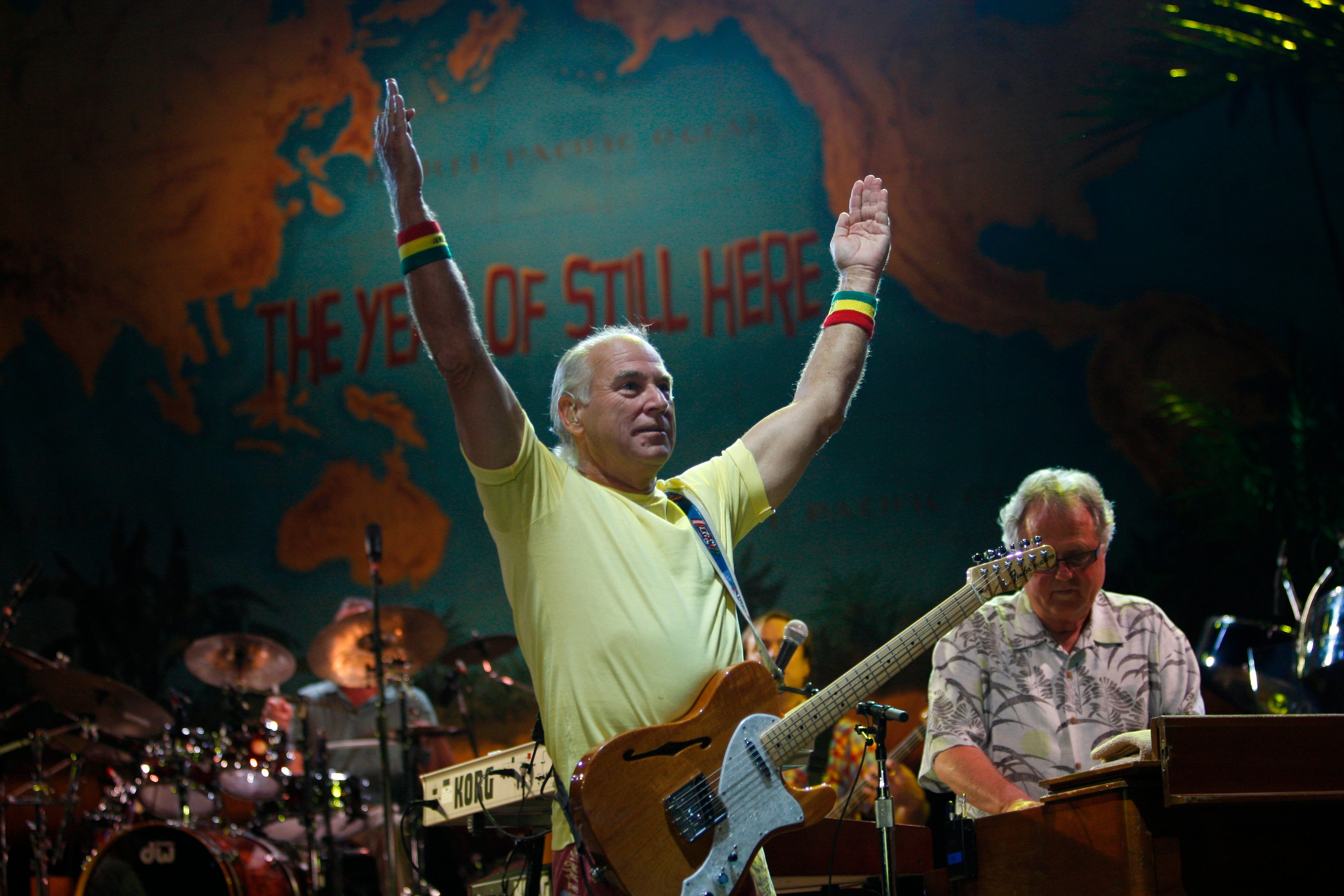 paul mccartney toasts jimmy buffett with margarita at tribute concert with all-star lineup