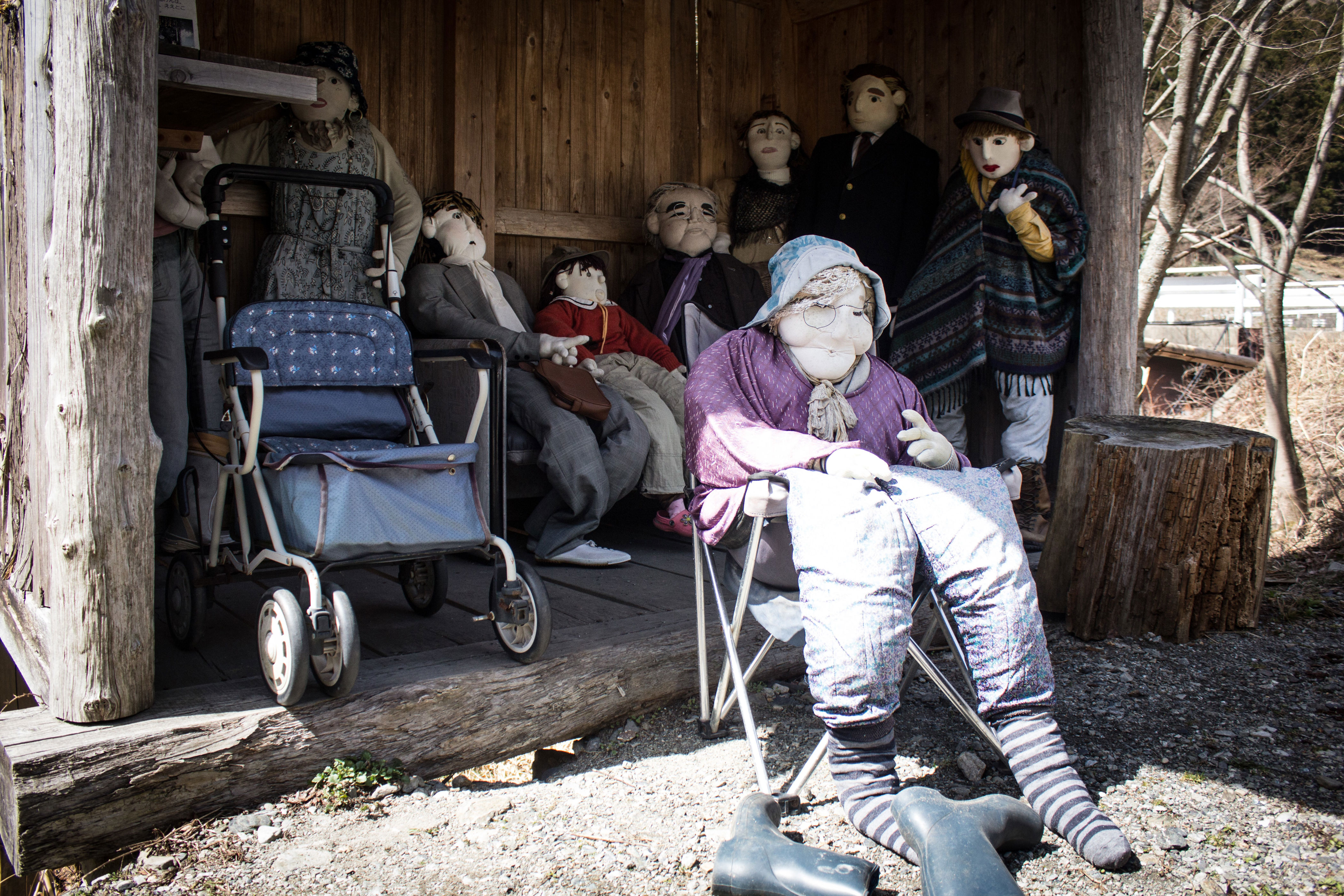 nagoro, l’étrange village abandonné japonais peuplé de poupées