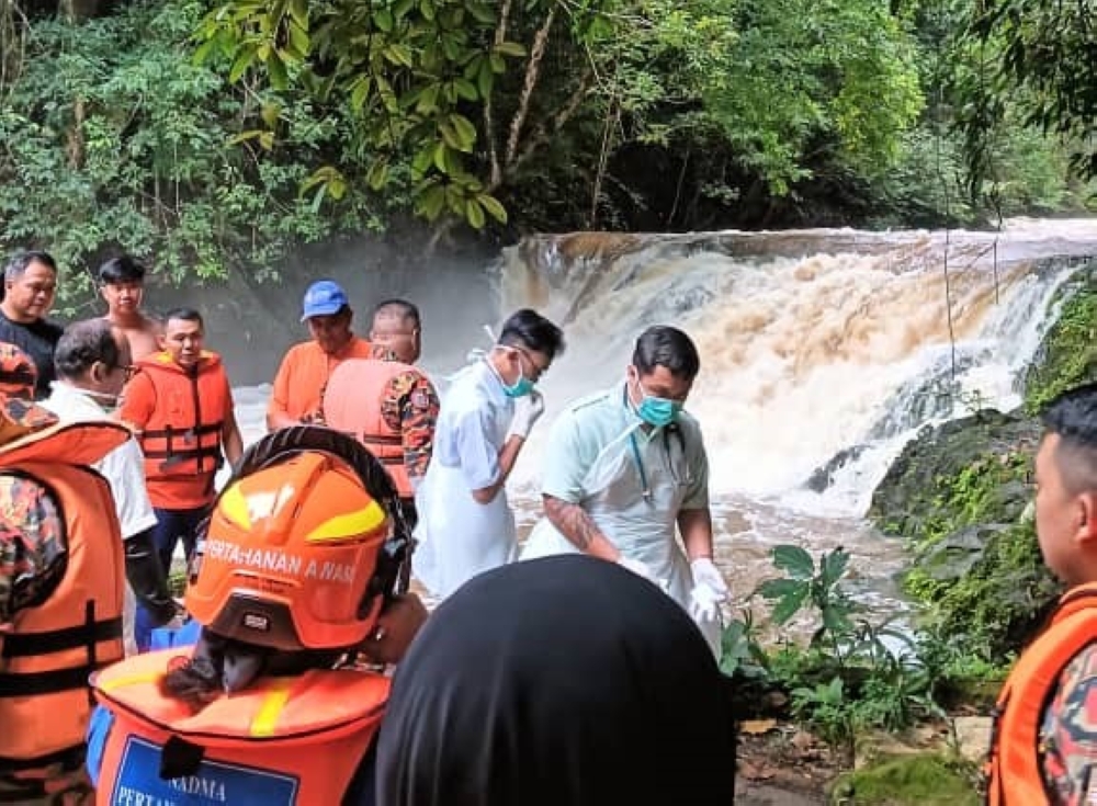 one dead, another missing after four friends’ trip to sarawak waterfall ends in tragedy