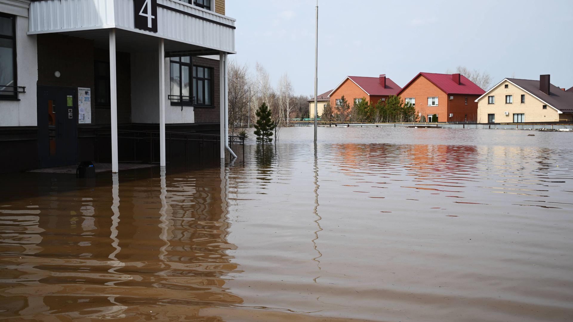 orenburg: russische behörden evakuieren großstadt wegen überschwemmungen
