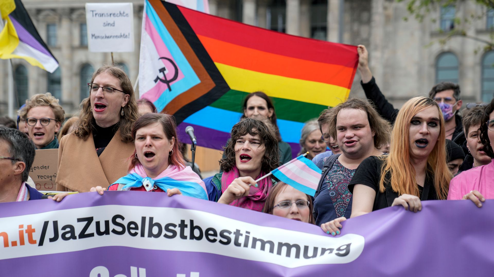 selbstbestimmungsgesetz vom bundestag beschlossen: mehr rechte für trans personen