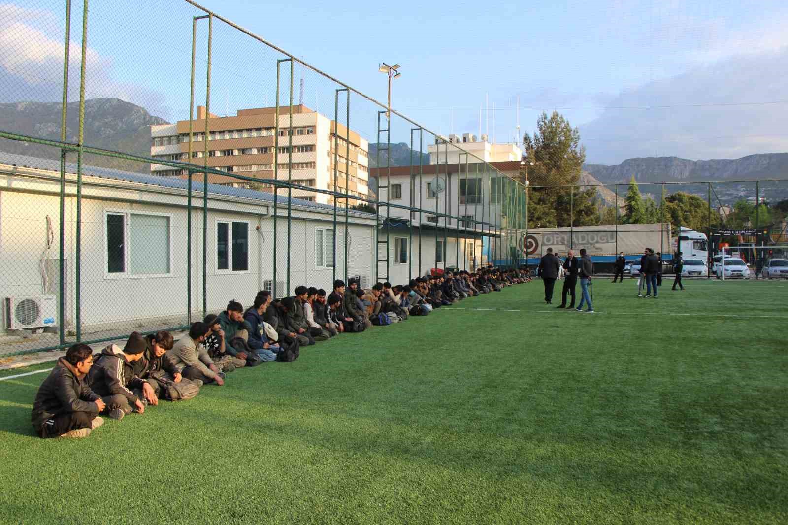 amasya’da bakır yüklü tırda 64 kaçak göçmen yakalandı