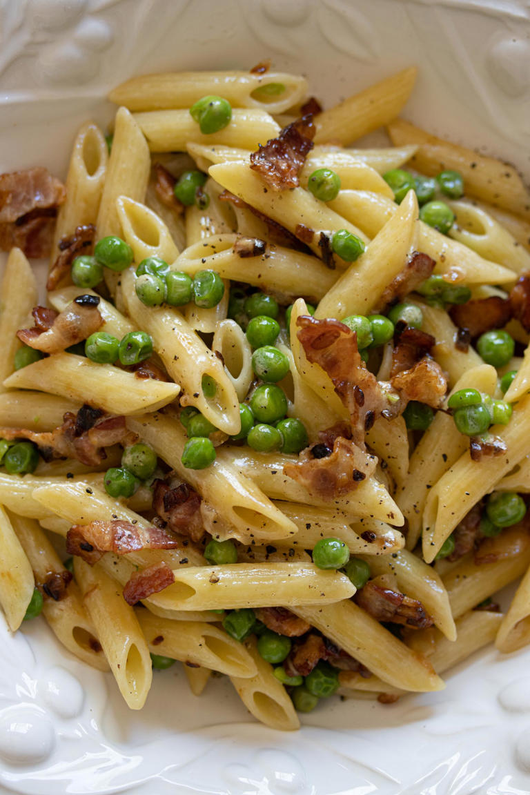 Penne Pasta, Peas, And Bacon - 20 Minutes