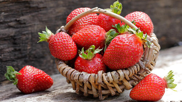 10 Increíbles Beneficios De Comer Fresas En La Noche Tu Piel Te Lo