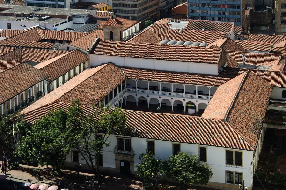 colegio de abogados de la universidad del rosario piden la renuncia del rector cheyne