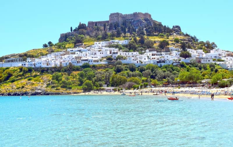 greece to offer tourists vacation worth hundreds of euros: who can come