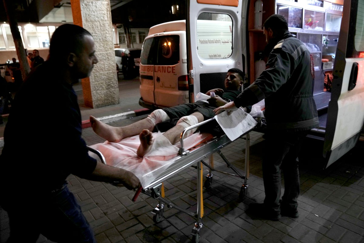 israeli settlers rampage through a west bank village, killing 1 palestinian and wounding 25