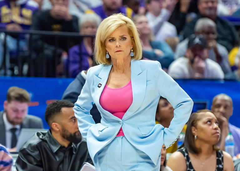 LSU's Kim Mulkey swipes back after difficult year in emotional, end-of-year speech