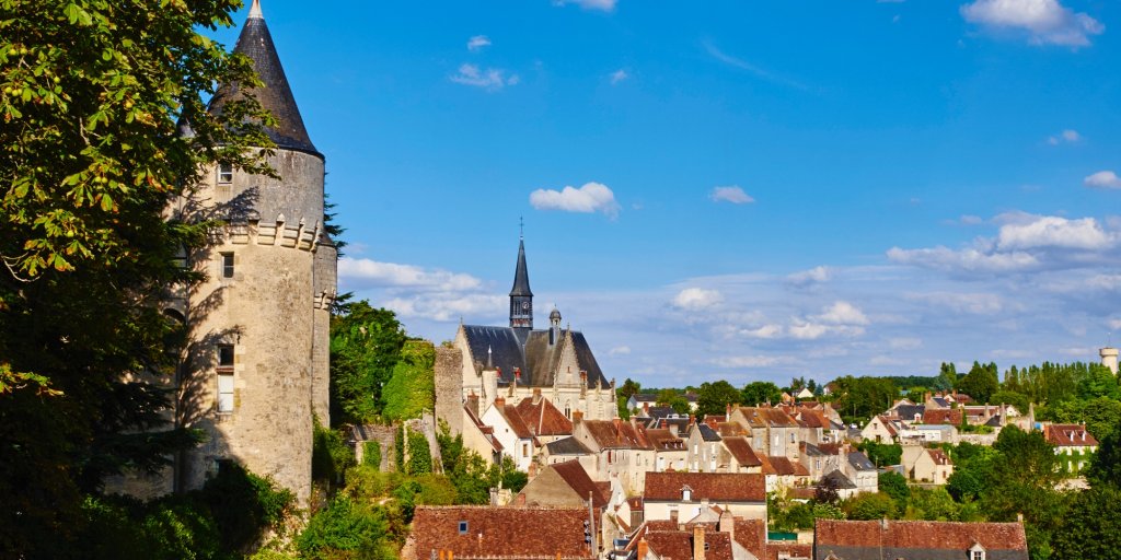a 1h de tours, ce village français pittoresque est dominé par une forteresse médiévale qui vaut vraiment le détour