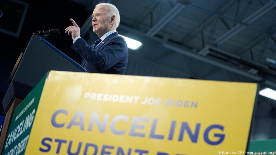 us: joe biden rescinds $7.4 billion of student debt