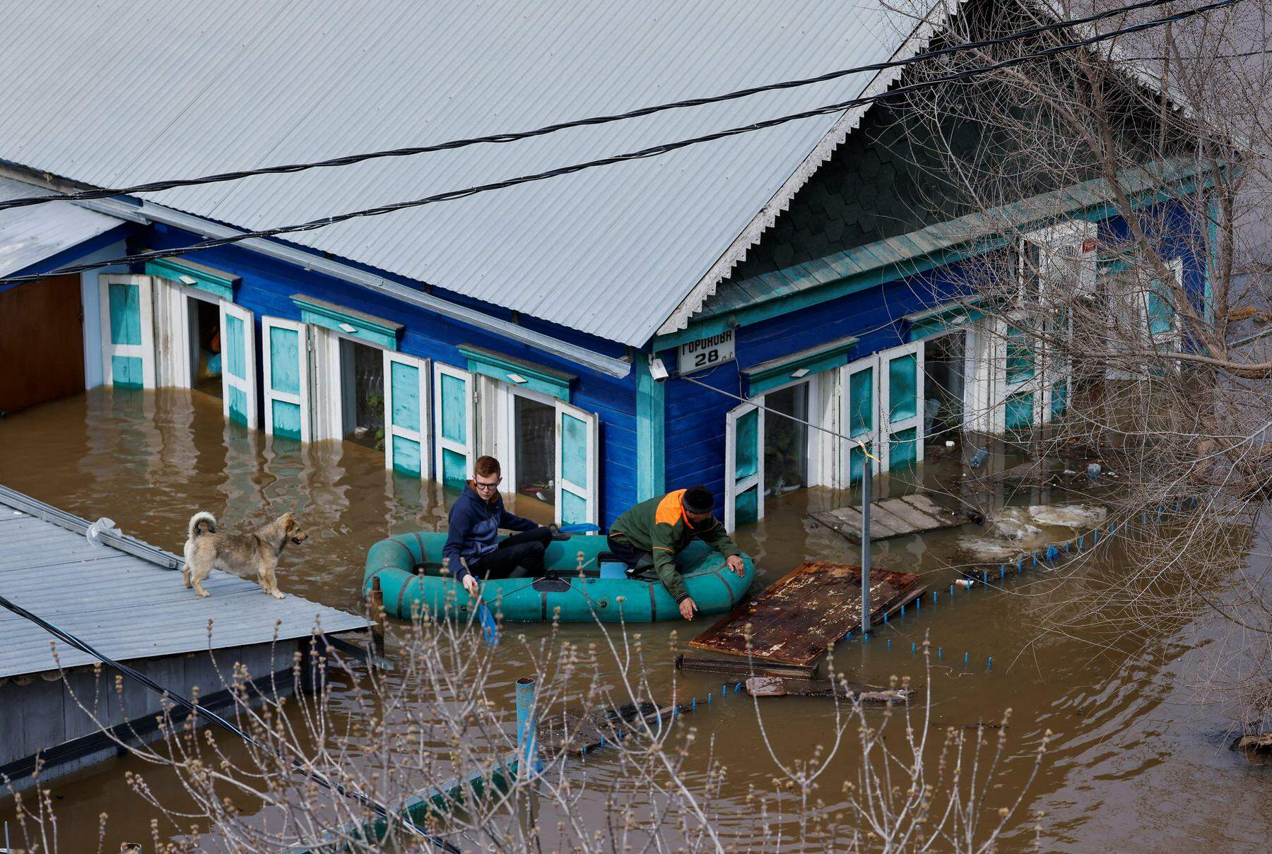 „das ist eine massenevakuierung“: stadt orenburg misst mehr als elf meter hohe überschwemmung