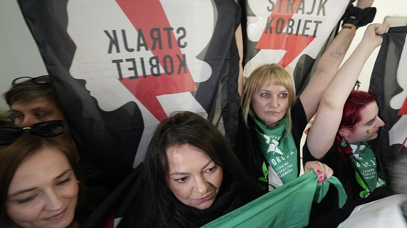 lengyelország megtette az első lépést, hogy enyhítsék európa legszigorúbb abortusztörvényét