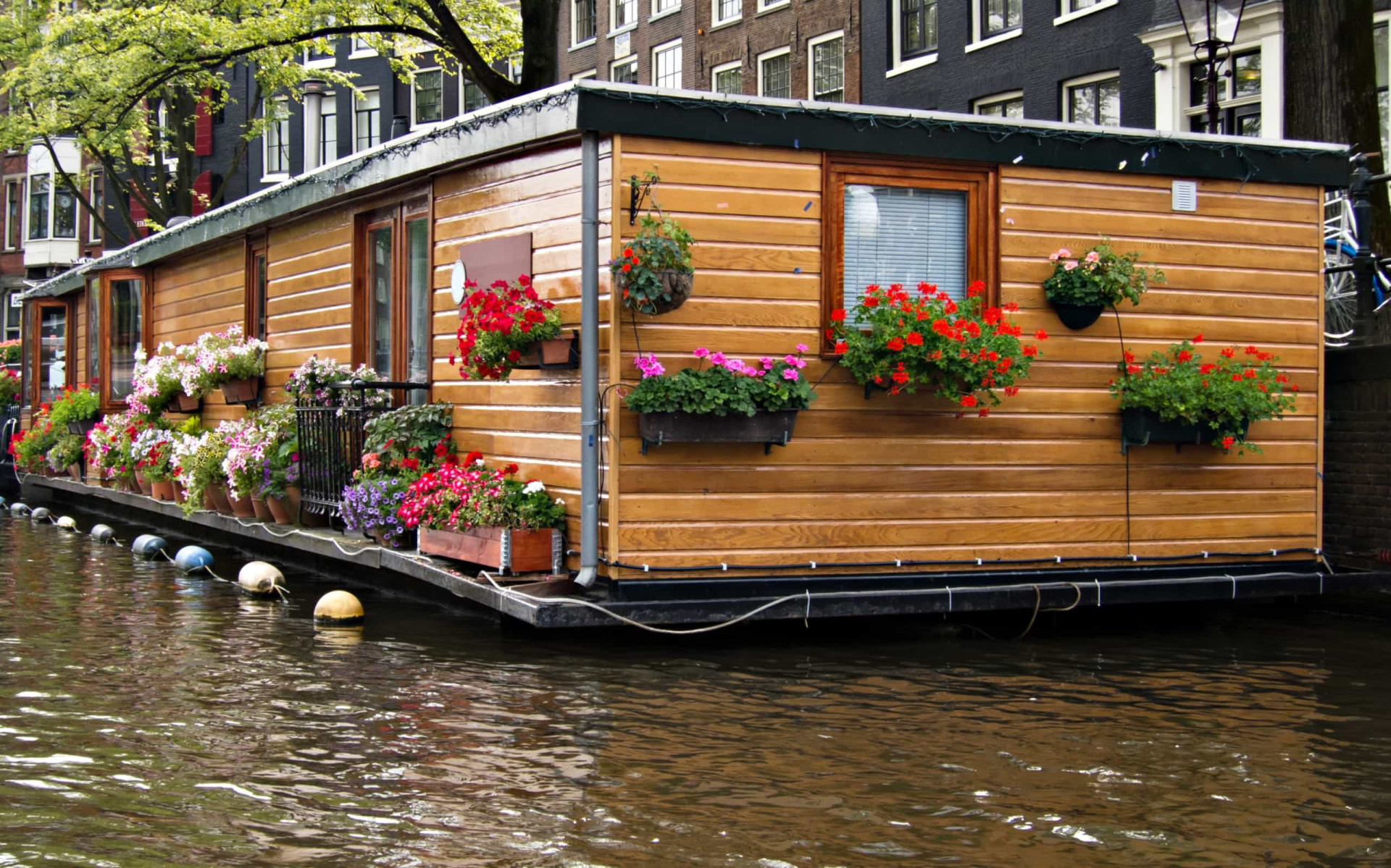 The pros and cons of living on a houseboat