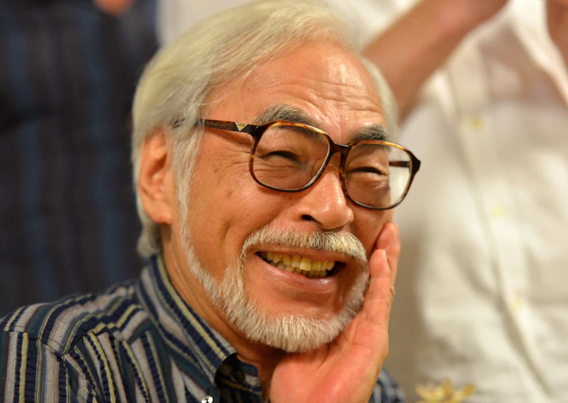<p>Après avoir pris sa retraite et fermé le Studio Ghibli après la sortie du film "Le vent se lève" en 2013, le réalisateur a fait son grand retour en 2016, pour annoncer la réalisation d'un nouveau film intitulé "Et vous, comment vivez-vous ?", basé sur le roman du même nom. Toshio Suzuki, collaborateur et ami du réalisateur, a confié qu'il s'agissait d'un cadeau pour son petit-fils.</p> <p>Sources: (Screen Rant) (BFI) (IMDb)</p> <p>Découvrez aussi: <a href="https://www.starsinsider.com/fr/cinema/455706/ces-lecons-de-vie-transmises-par-les-dessins-animes">Ces leçons de vie transmises par les dessins-animés</a></p><p><a href="https://www.msn.com/fr-fr/community/channel/vid-7xx8mnucu55yw63we9va2gwr7uihbxwc68fxqp25x6tg4ftibpra?cvid=94631541bc0f4f89bfd59158d696ad7e">Suivez-nous et accédez tous les jours à du contenu exclusif</a></p>