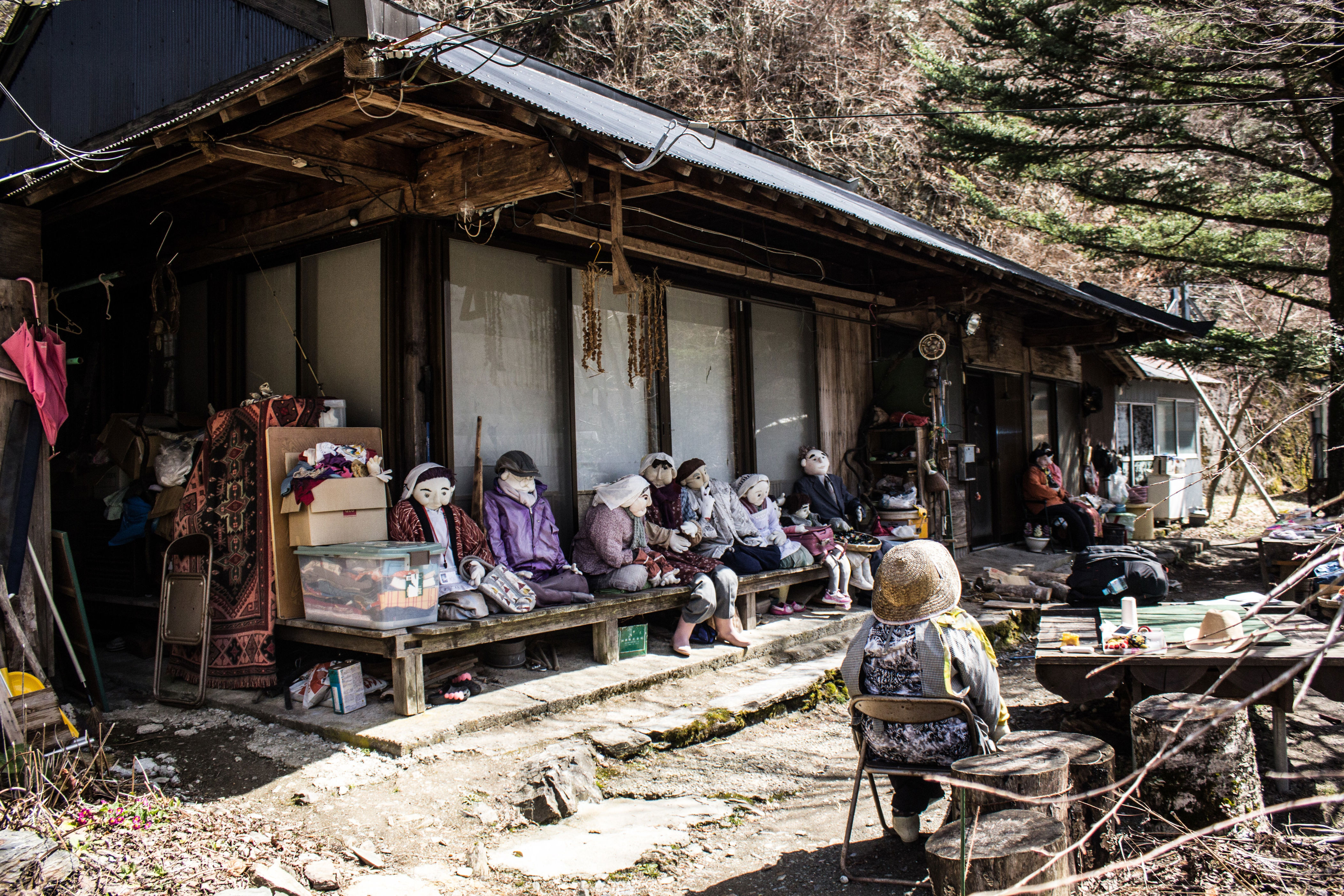 nagoro, l’étrange village abandonné japonais peuplé de poupées