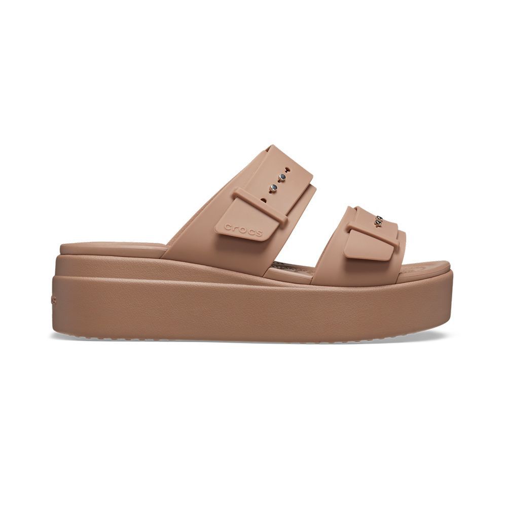 These Chic Summer Sandals for Wide Feet Were Made for Anyone