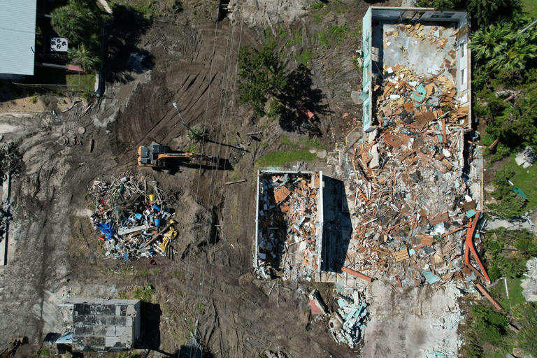 Demolition begins on the Cape Coral Yacht Club