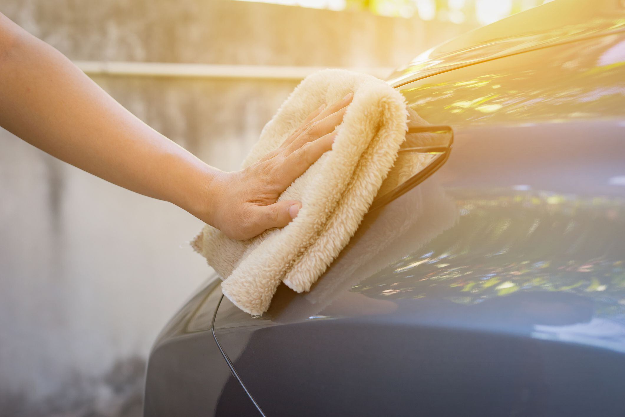 efectivos trucos caseros para limpiar el carro y que luzca como nuevo