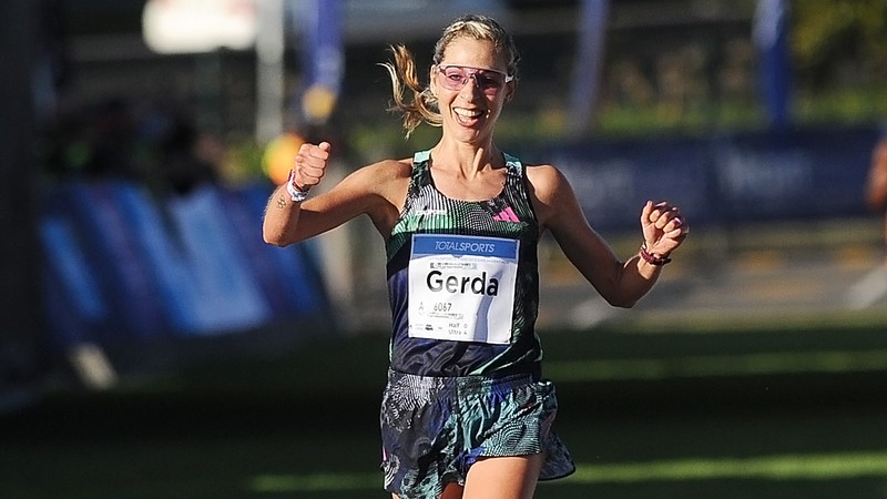 gerda steyn calmness personified as she aims to make history at two oceans marathon