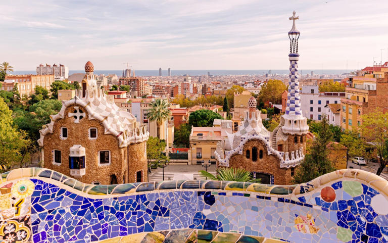 Barcelona removes tourist bus route from Google Maps so elderly locals ...