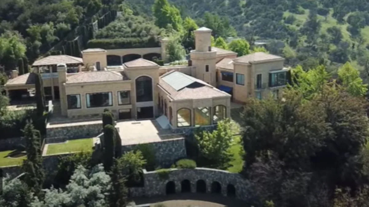leonardo farkas: ¿cuánto cuesta en pesos chilenos la lujosa mansión que donó el magnate y qué incluye?