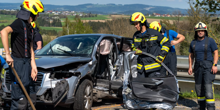 Schwerer Verkehrsunfall In OÖ Ein Toter Und Vier Verletzte