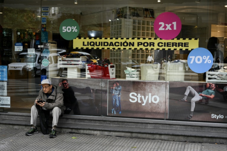 argentina registra 11% de inflación en marzo en medio de desplome de actividad