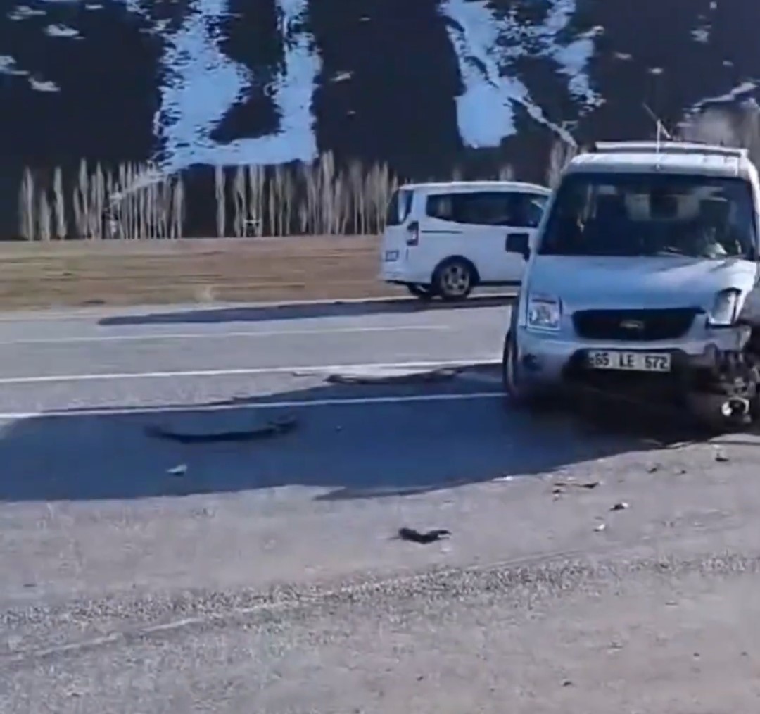 van’da trafik kazası: 11 yaralı