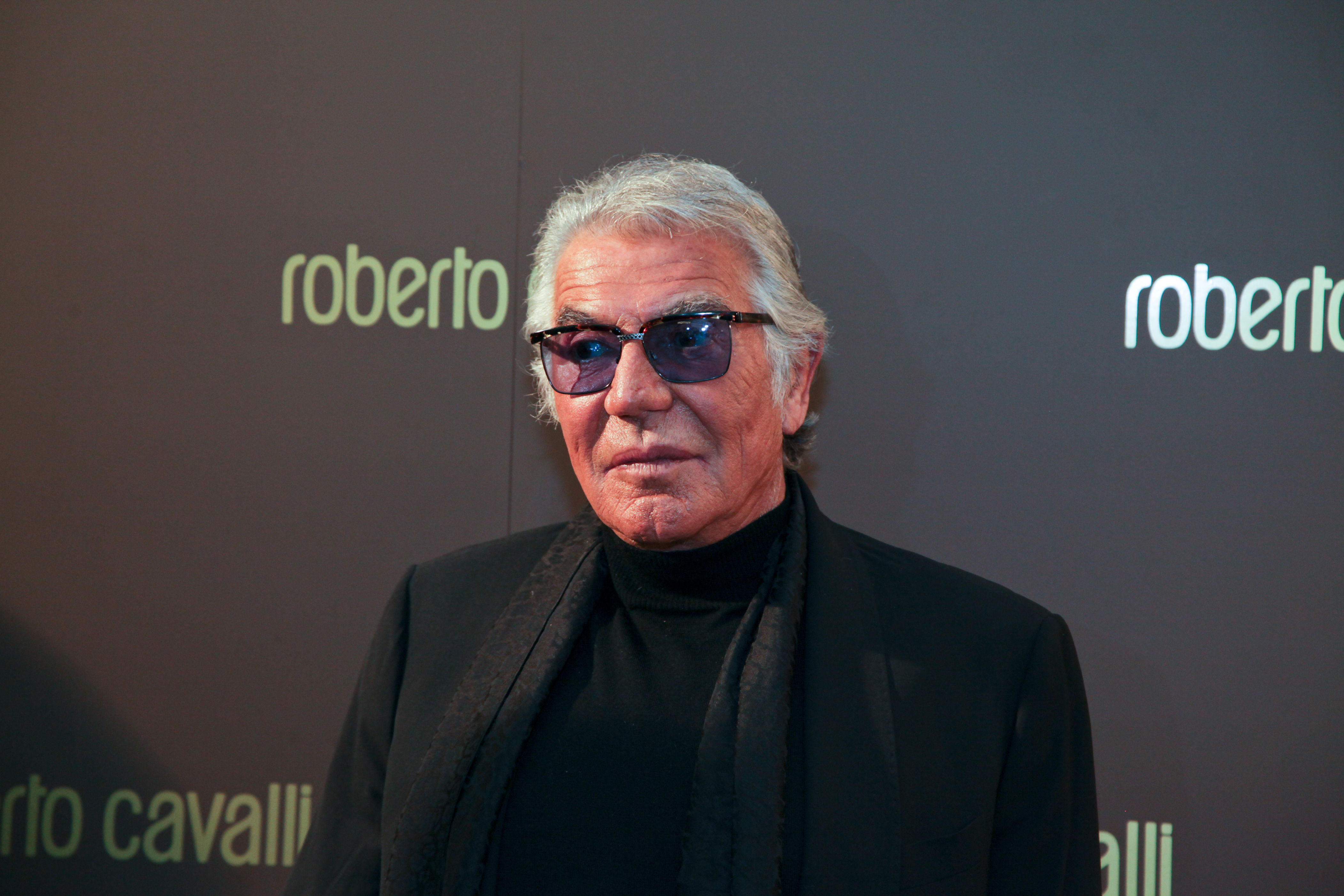 farewell to a fashion icon: roberto cavalli, pioneer of opulent style, passes away at 83