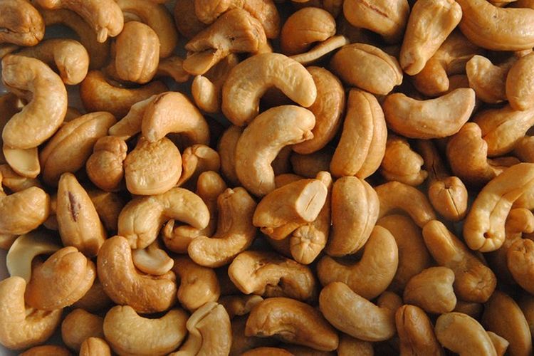 8 efek samping kacang mete berlebihan, jangan kalap saat lebaran