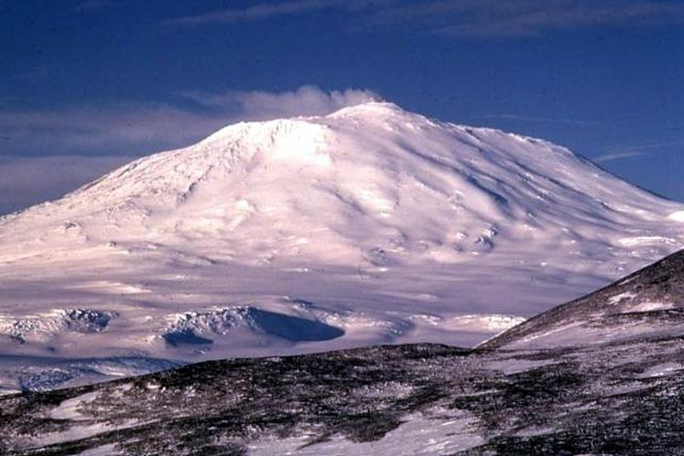 gunung berapi di antarktika memuntahkan debu emas, senilai rp 97 juta dalam sehari