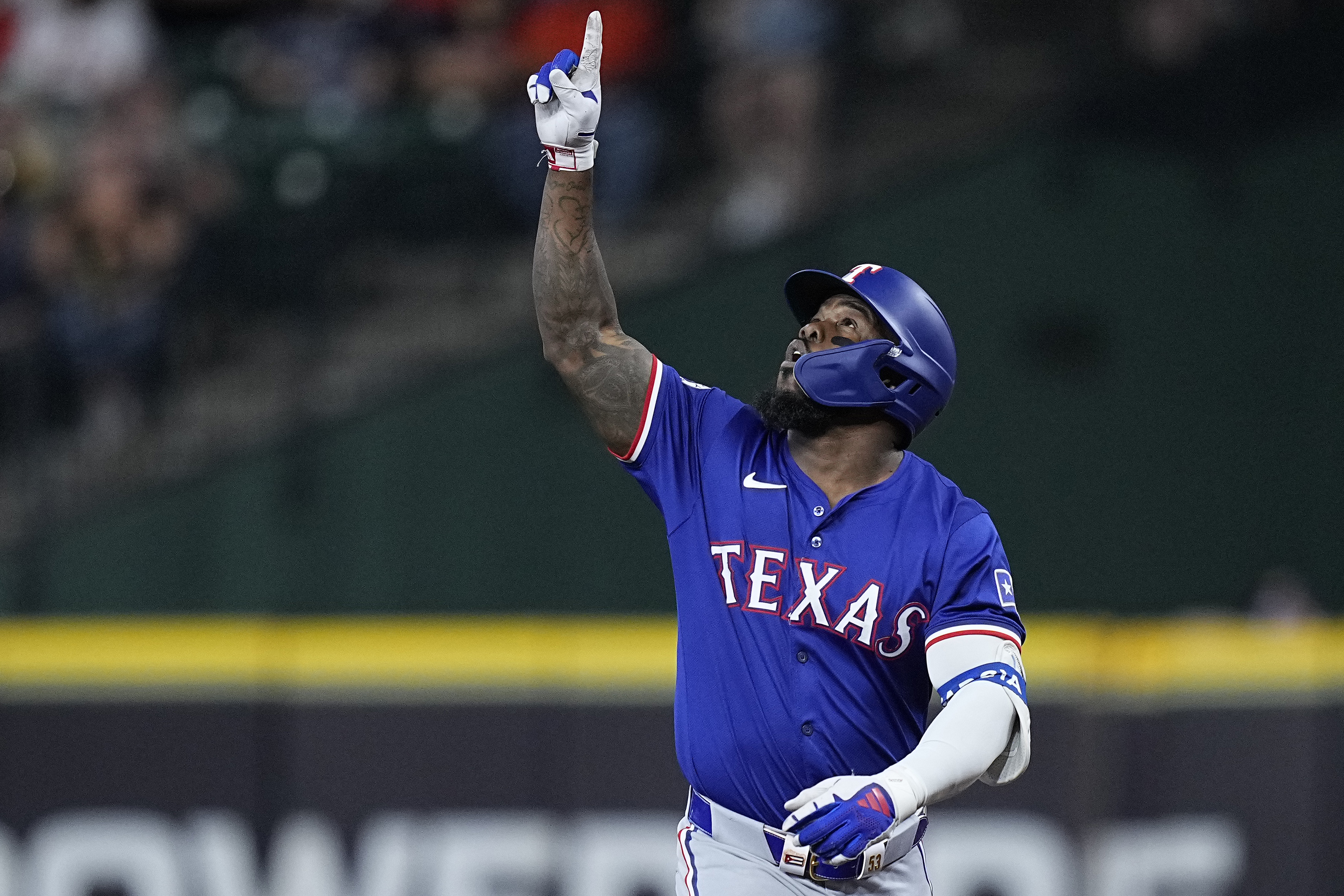 heim homers with 4 rbis as rangers win 12-8 and drop astros to to 4-11